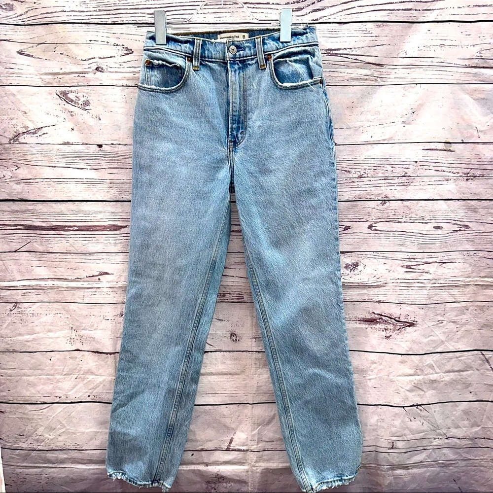 Abercrombie & Fitch Womens Jeans “The 90s Straight Ultra High Rise” Size 26/2s